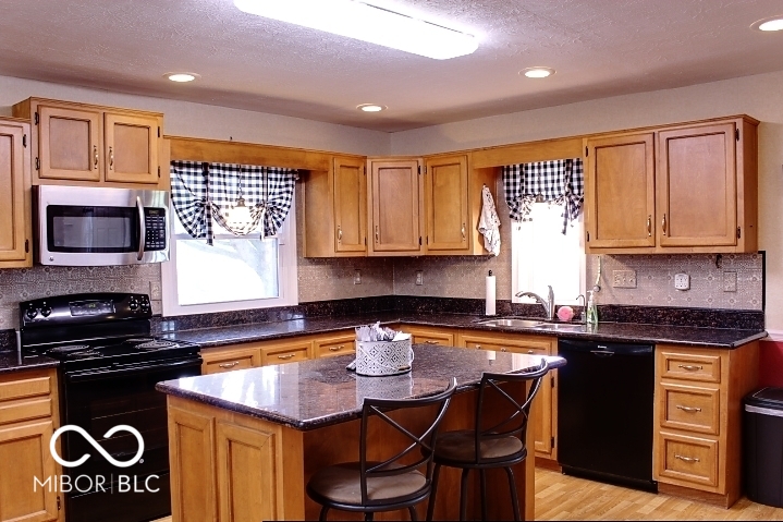 8905 Maze Road Indianapolis, IN 46259 - Photo 16 of 25 Gallery Image 16