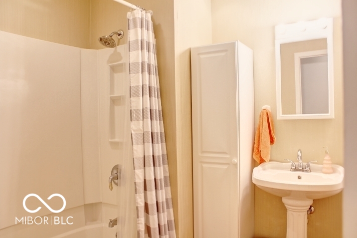 8905 Maze Road Indianapolis, IN 46259 - Photo 18 of 25 Gallery Image 18