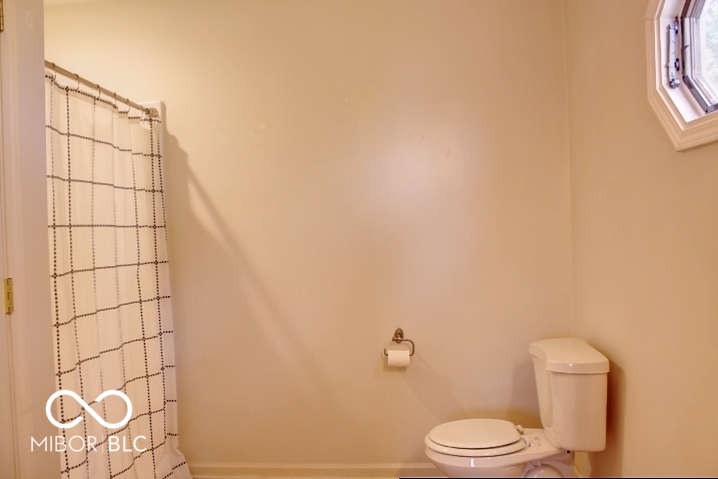 8905 Maze Road Indianapolis, IN 46259 - Photo 9 of 25 Gallery Image 9