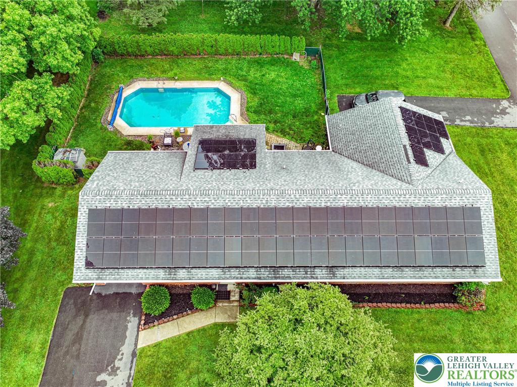 1502 2nd Street Bethlehem, PA 18020 - Photo 11 of 62 a view of a backyard with a garden and plants