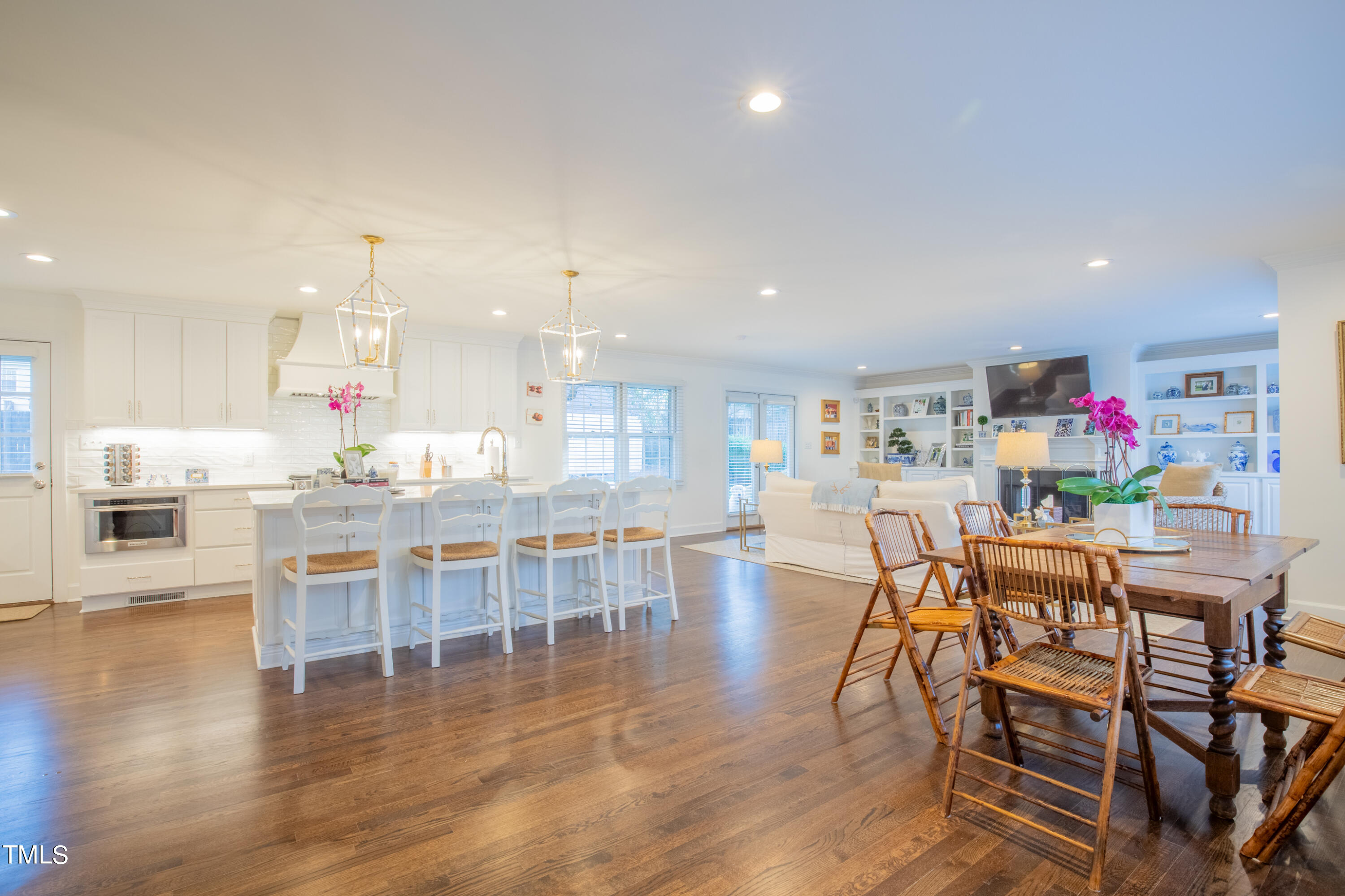 305 Glen Valley Road Raleigh, NC 27609 - Photo 4 of 40 20240224-IMG_2666-HDR