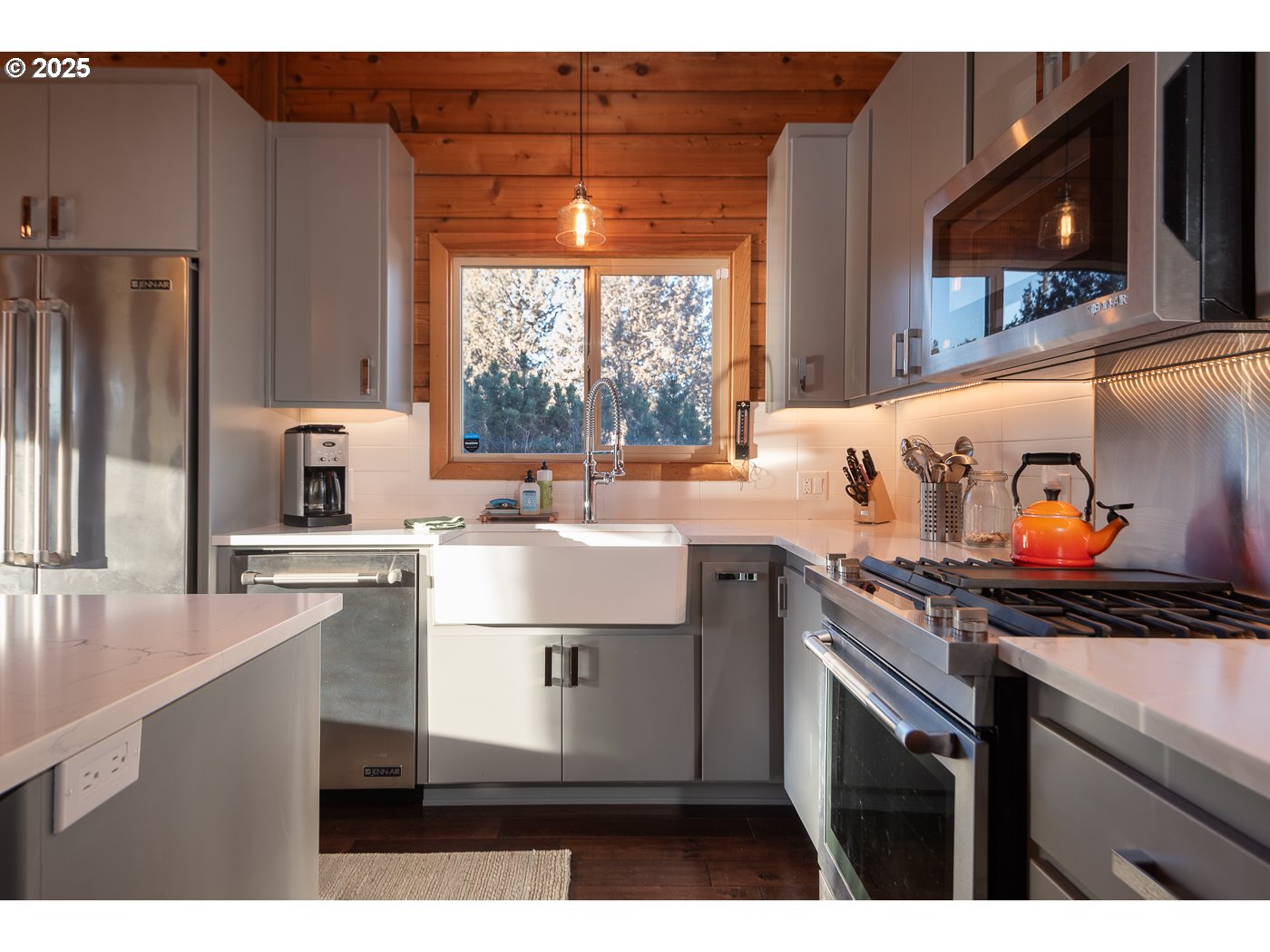 18955 Pinehurst Road Bend, OR 97703 - Photo 12 of 31