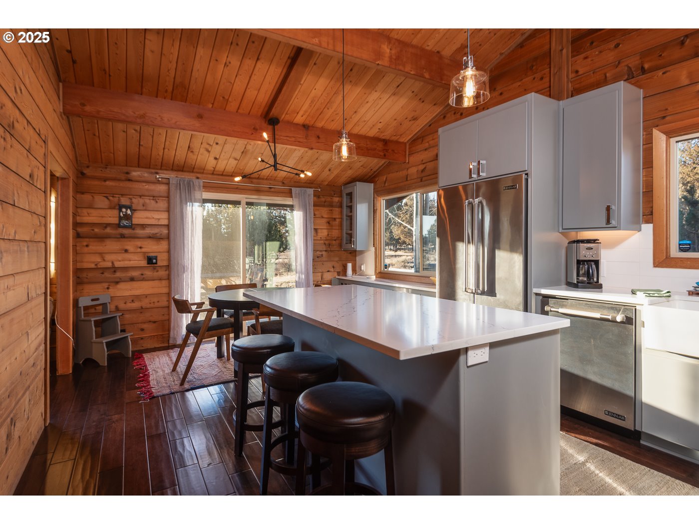 18955 Pinehurst Road Bend, OR 97703 - Photo 13 of 31