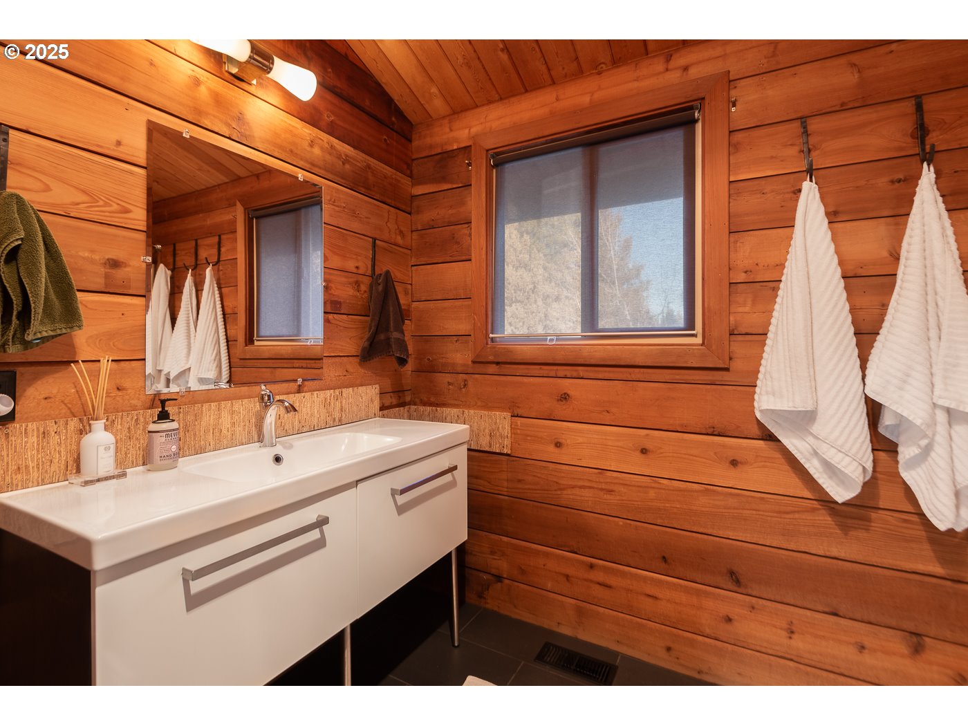 18955 Pinehurst Road Bend, OR 97703 - Photo 18 of 31