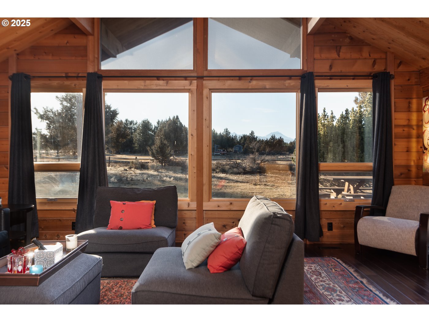 18955 Pinehurst Road Bend, OR 97703 - Photo 4 of 31