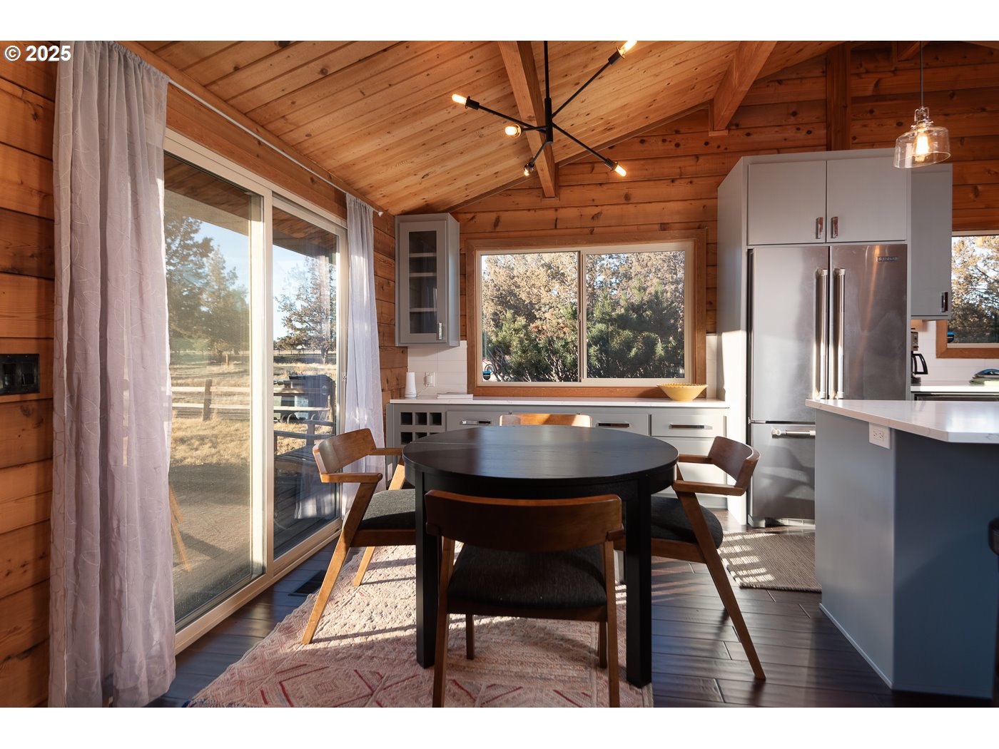 18955 Pinehurst Road Bend, OR 97703 - Photo 9 of 31