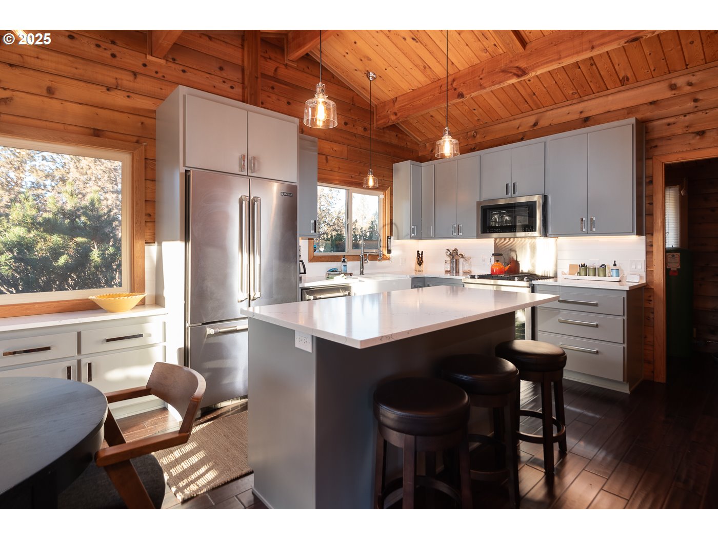 18955 Pinehurst Road Bend, OR 97703 - Photo 10 of 31