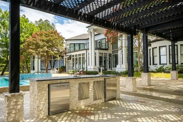 $2,890,000 | 106 Brentwood Drive, Athens, TX 75751