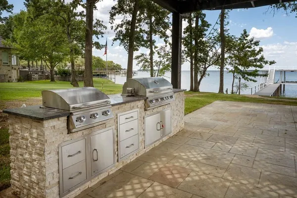 $2,890,000 | 106 Brentwood Drive, Athens, TX 75751