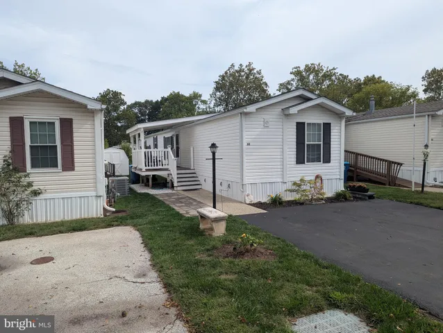 a view of a house with backyard and a tree