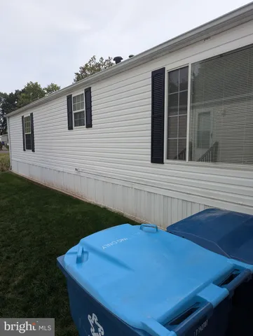 a view of front of house with a yard