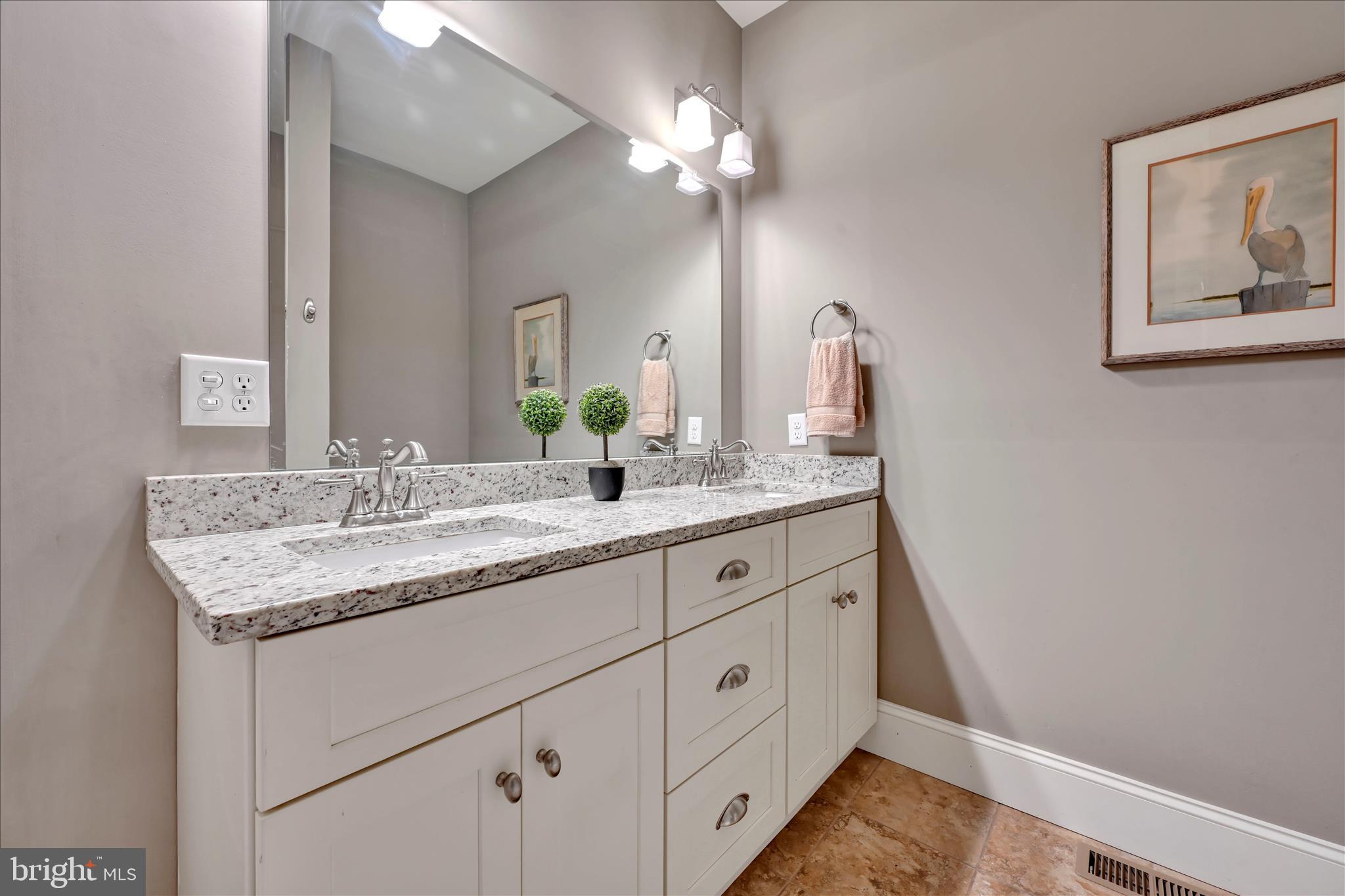 378 Fern Lane Lancaster, PA 17601 - Photo 50 of 65 Full Upper Bath 2