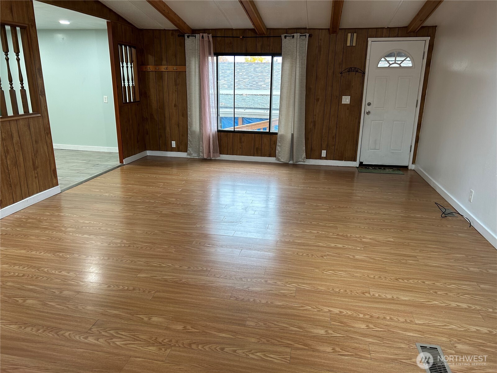 13101 64th Avenue South Seattle, WA 98178 - Photo 5 of 34