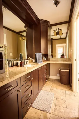$5,200 | 5755 Devonshire Boulevard, Unit 5755, Miami, FL 33155