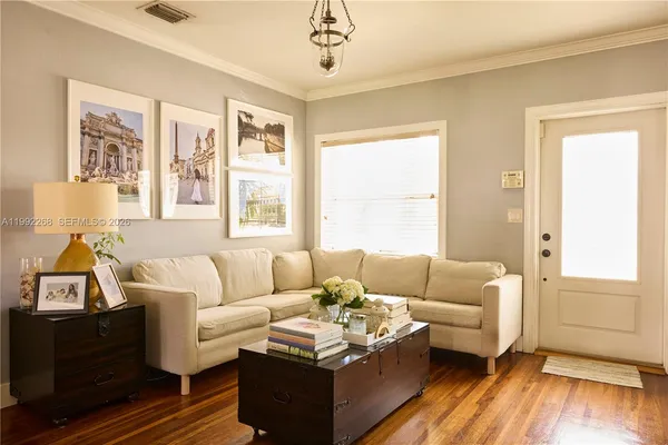 $5,200 | 5755 Devonshire Boulevard, Unit 5755, Miami, FL 33155
