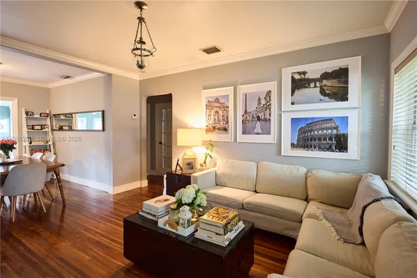 $5,200 | 5755 Devonshire Boulevard, Unit 5755, Miami, FL 33155