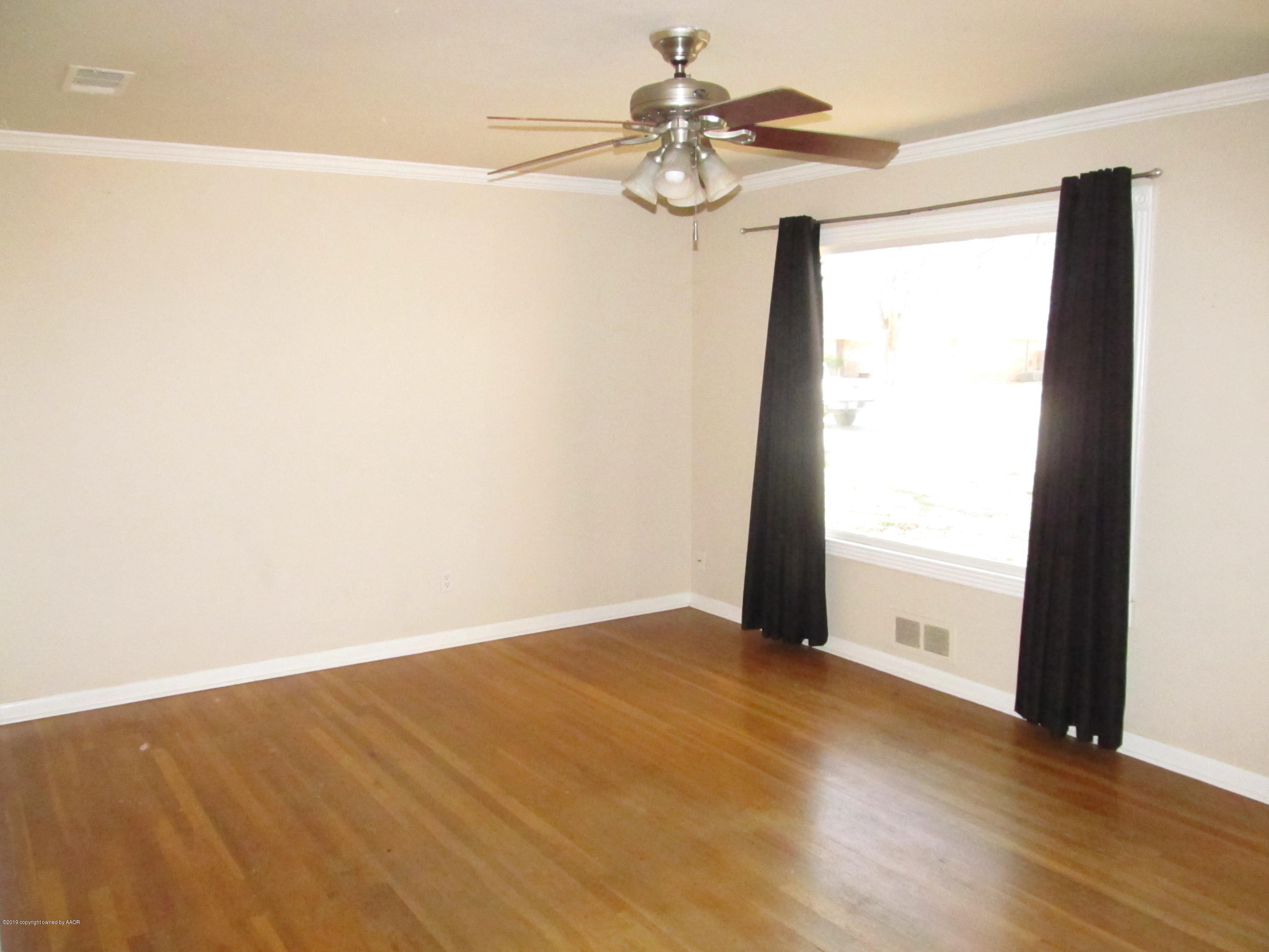 3407 Bristol Road Amarillo, TX 79109 - Photo 1 of 11 LivingRoom