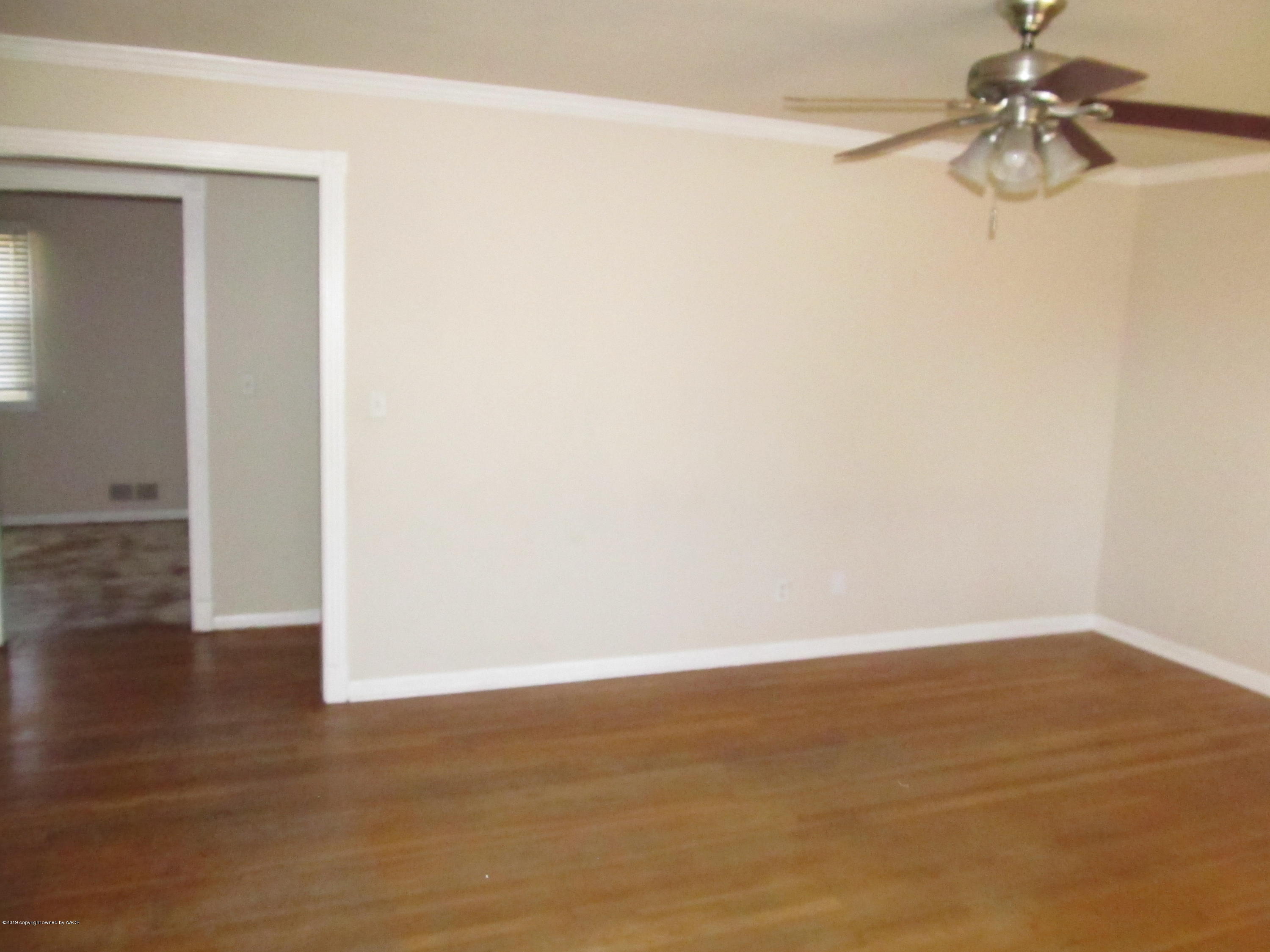 3407 Bristol Road Amarillo, TX 79109 - Photo 3 of 11 Living2