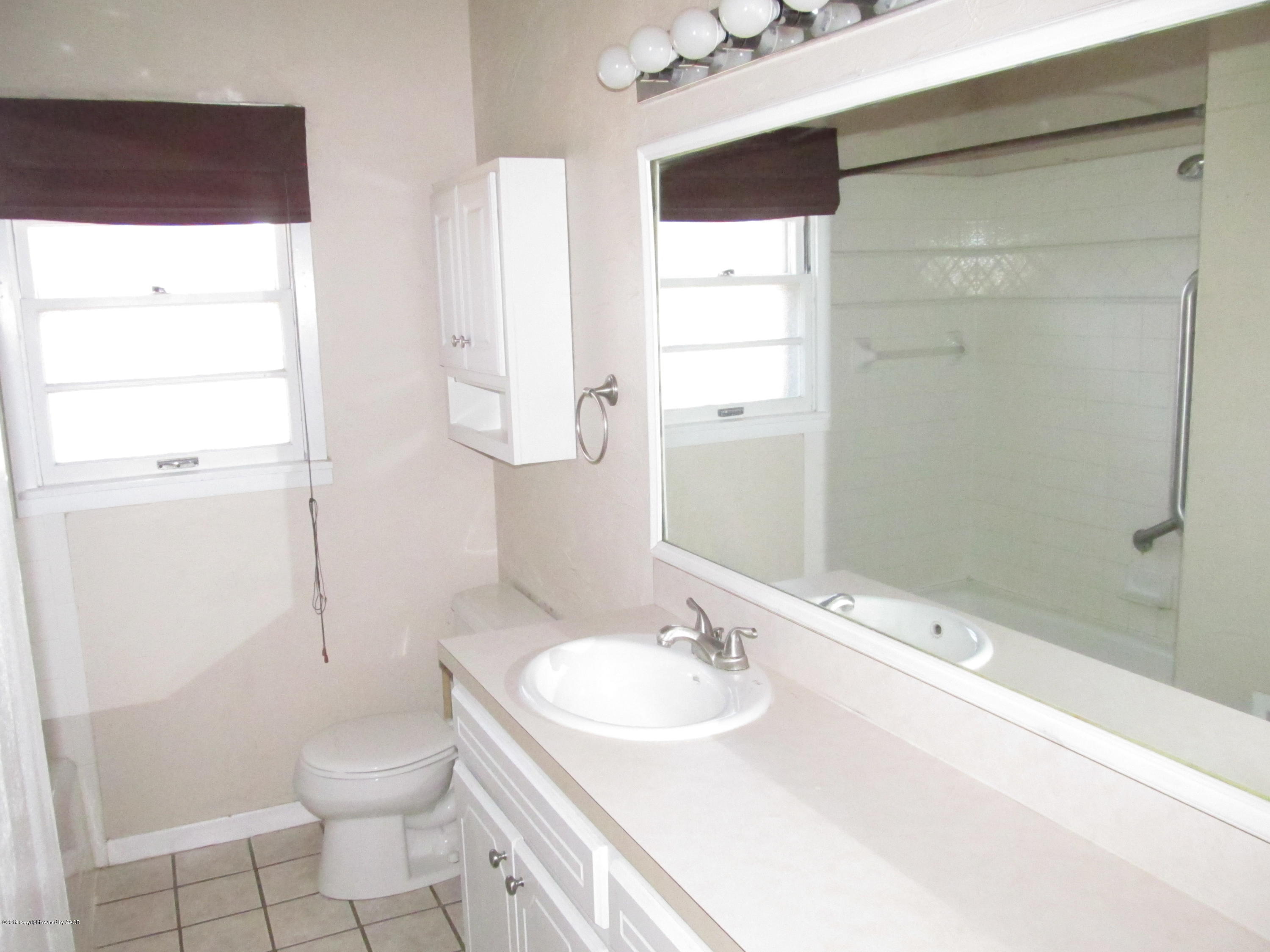 3407 Bristol Road Amarillo, TX 79109 - Photo 4 of 11 Bathroom1