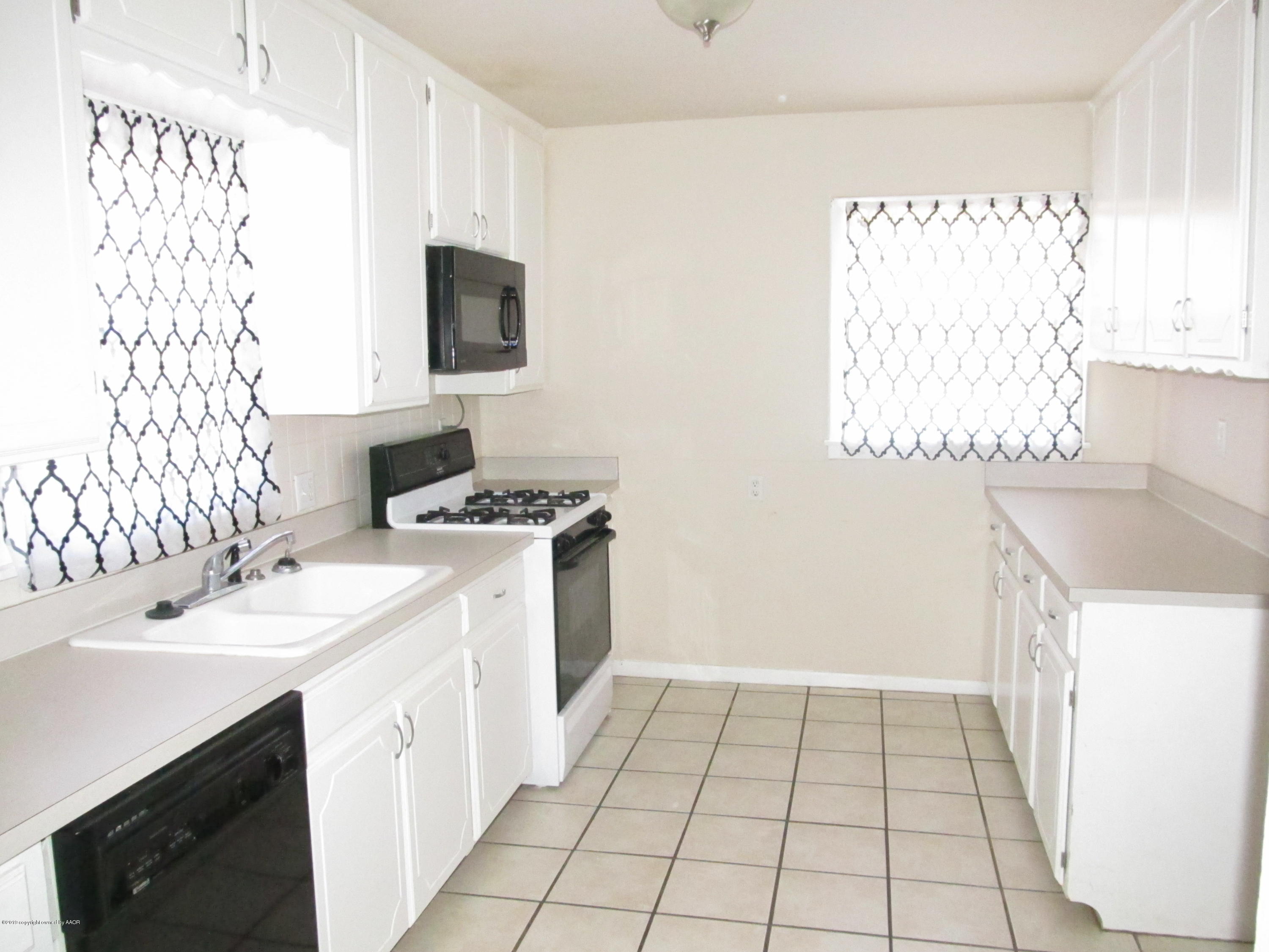 3407 Bristol Road Amarillo, TX 79109 - Photo 8 of 11 Kitchen1