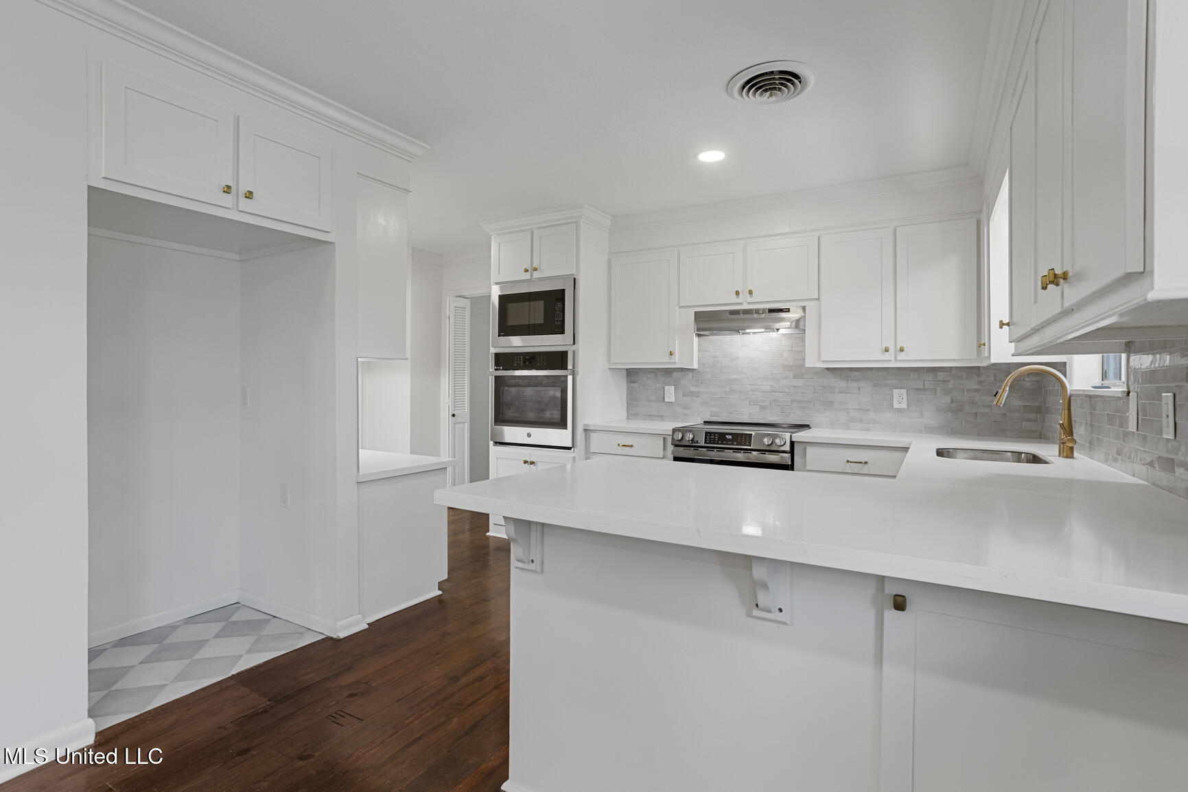 440 Armour Drive Jackson, MS 39211 - Photo 13 of 35 440 Armour-14