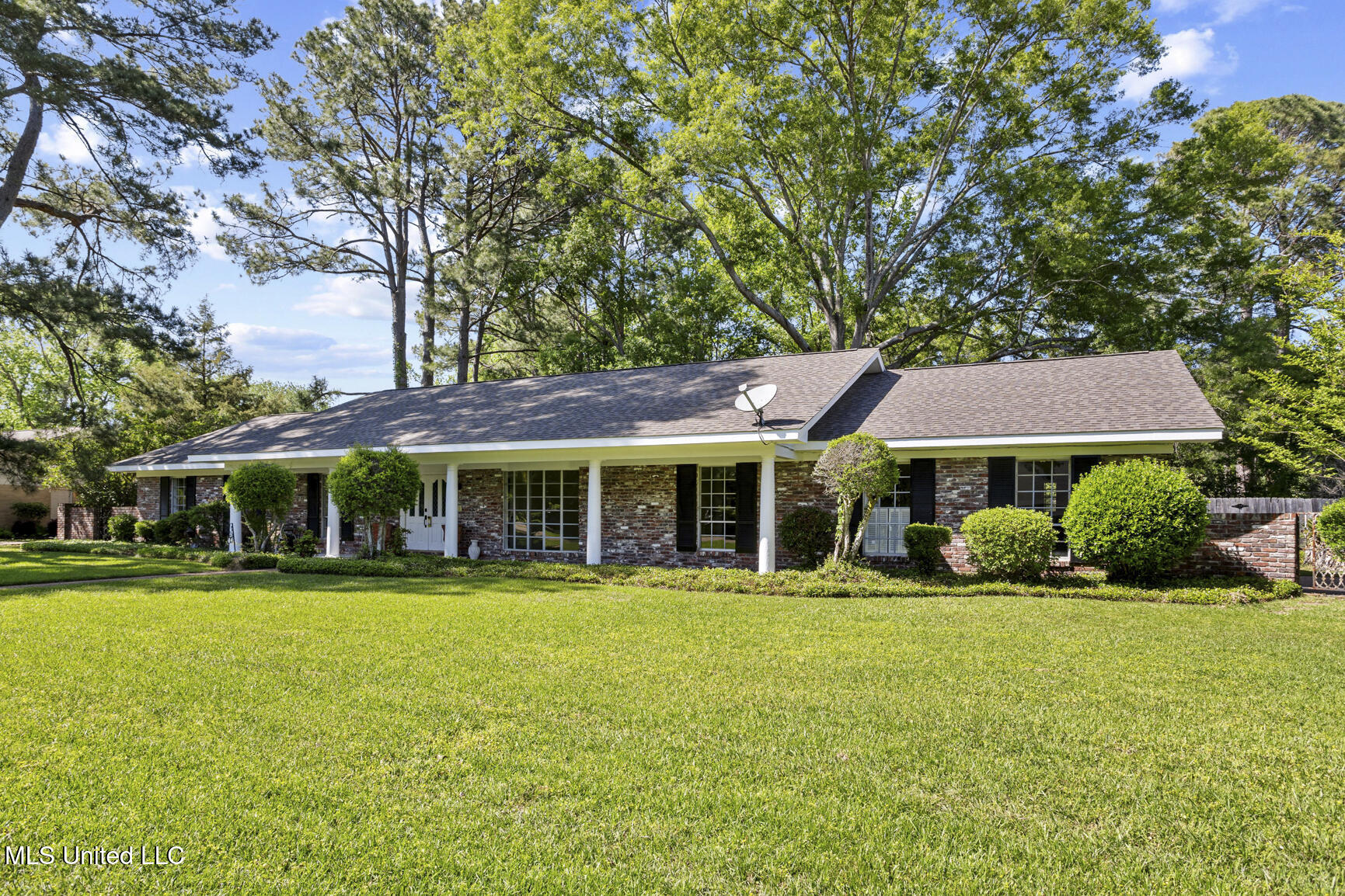 440 Armour Drive Jackson, MS 39211 - Photo 2 of 35 440 Armour-1