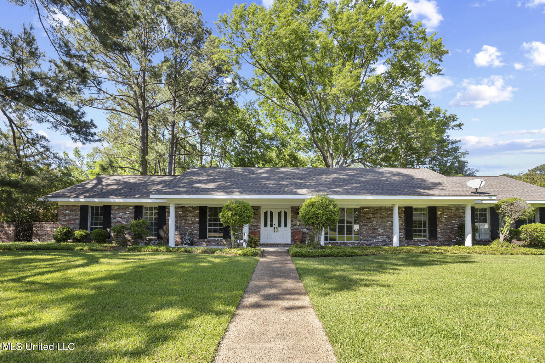 440 Armour Drive Jackson, MS 39211 - Photo 3 of 35 440 Armour-2