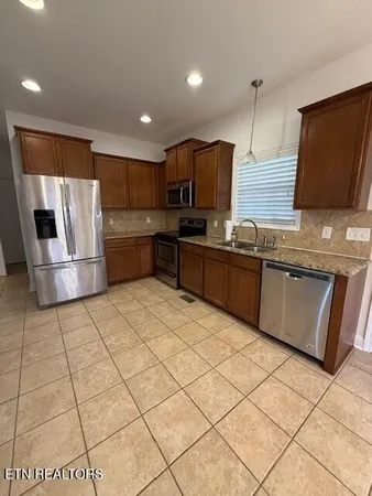 $1,975 | 7855 Greenscape Drive, Knoxville, TN 37938