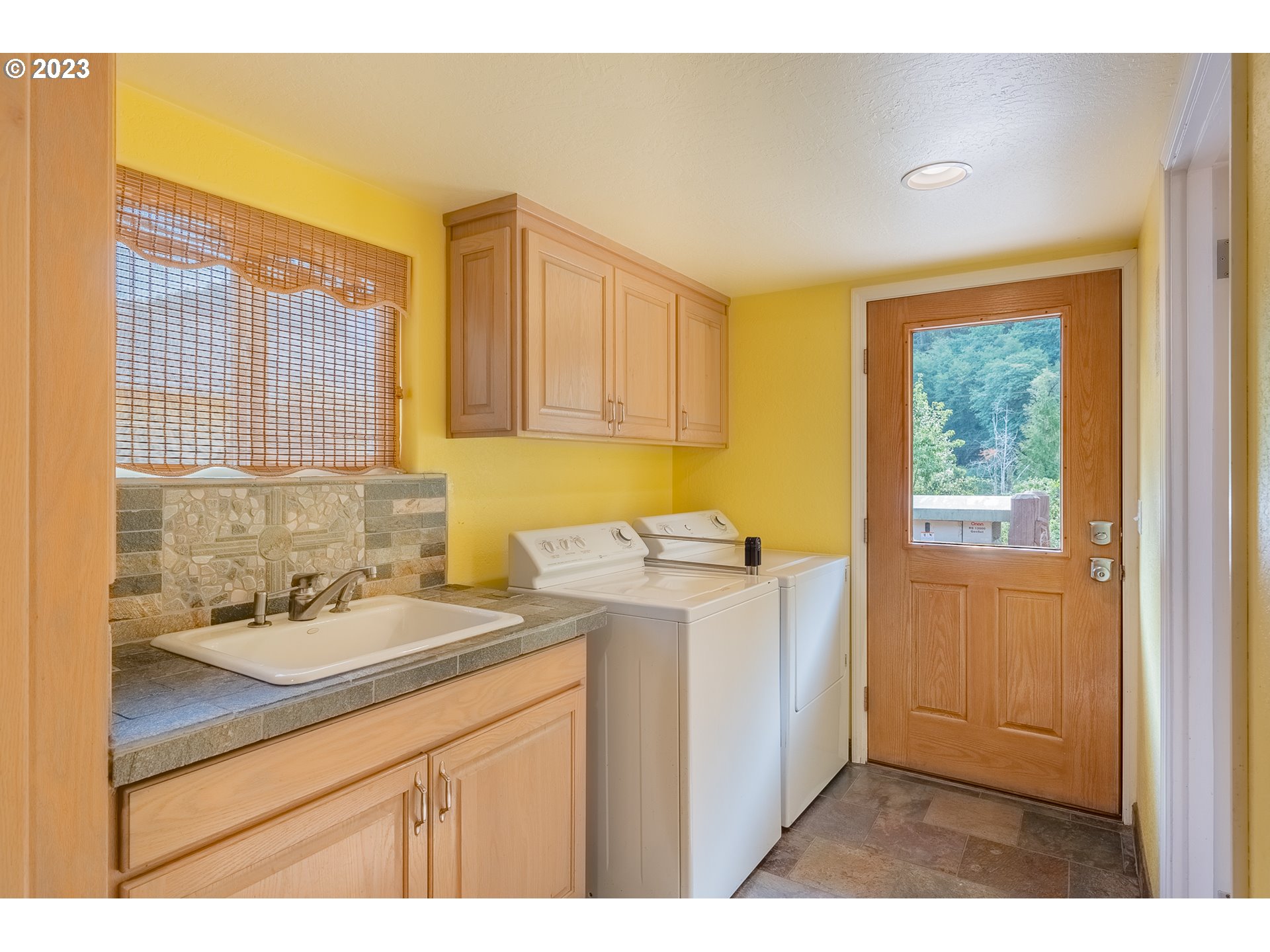 11704 Highway 36 Mapleton, OR 97453 - Photo 13 of 34 Gallery Image 13