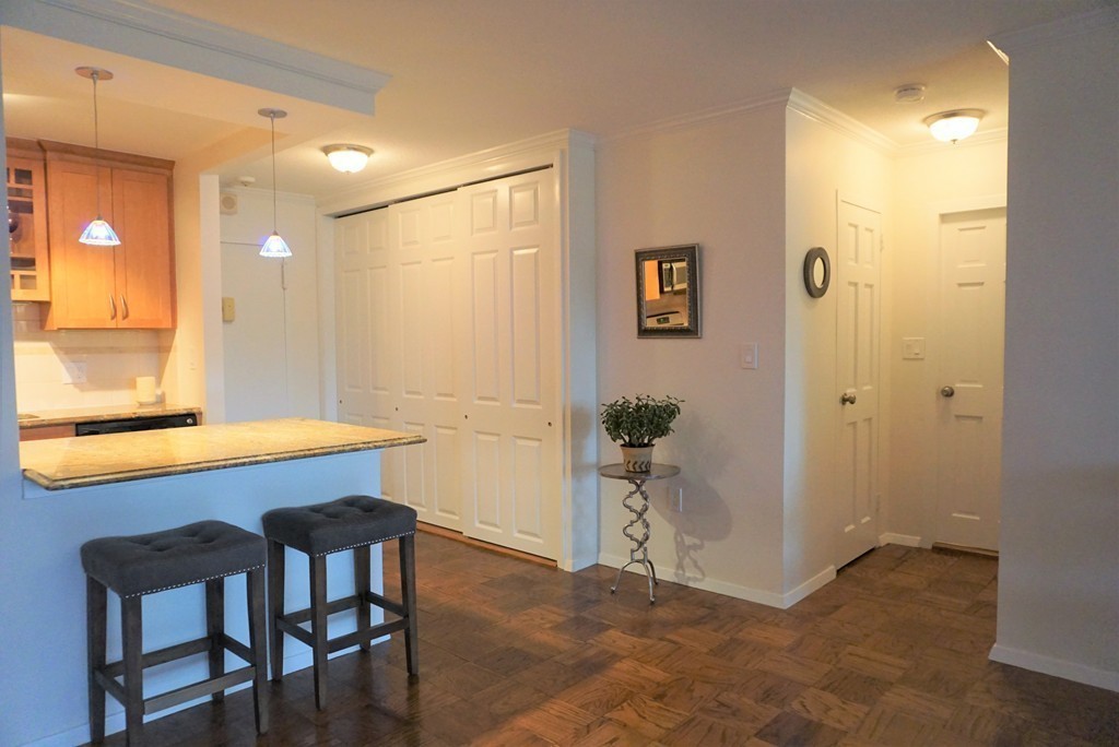 9 Hawthorne Place, Unit 2J Boston, MA 02114 - Photo 3 of 10