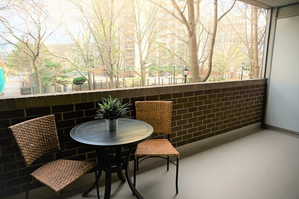9 Hawthorne Place, Unit 2J Boston, MA 02114 - Photo 5 of 10