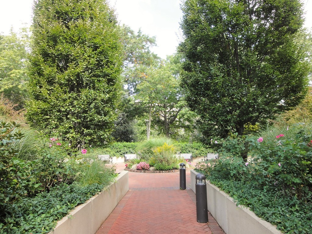 9 Hawthorne Place, Unit 2J Boston, MA 02114 - Photo 10 of 10