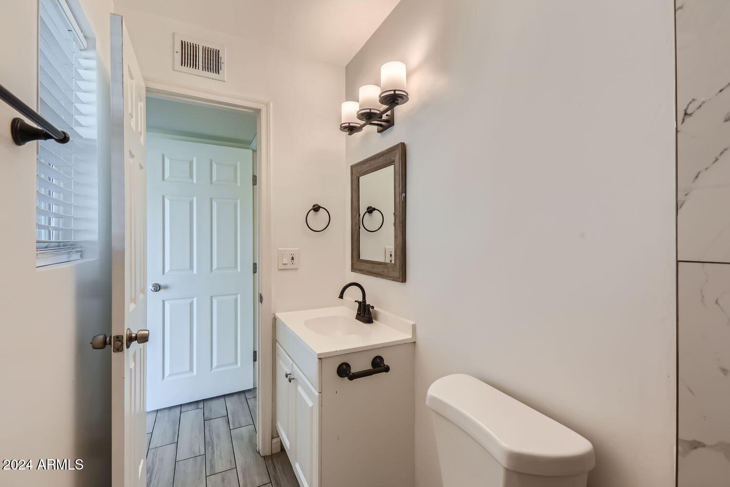 3130 West Cactus Road Phoenix, AZ 85029 - Photo 17 of 28 3130 W Cactus Rd - Web Quality - 017 - 1