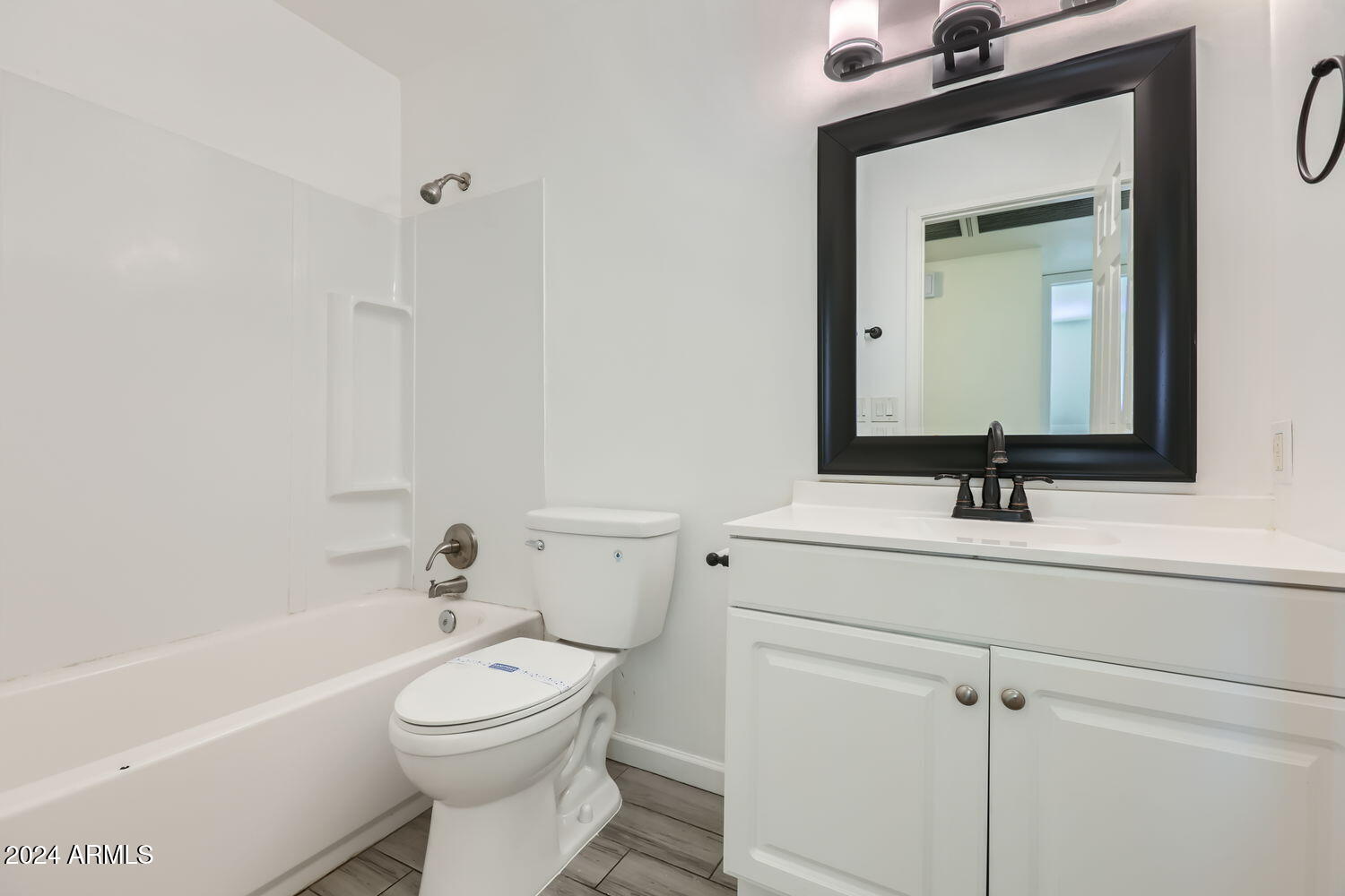 3130 West Cactus Road Phoenix, AZ 85029 - Photo 21 of 28 3130 W Cactus Rd - Web Quality - 021 - 2