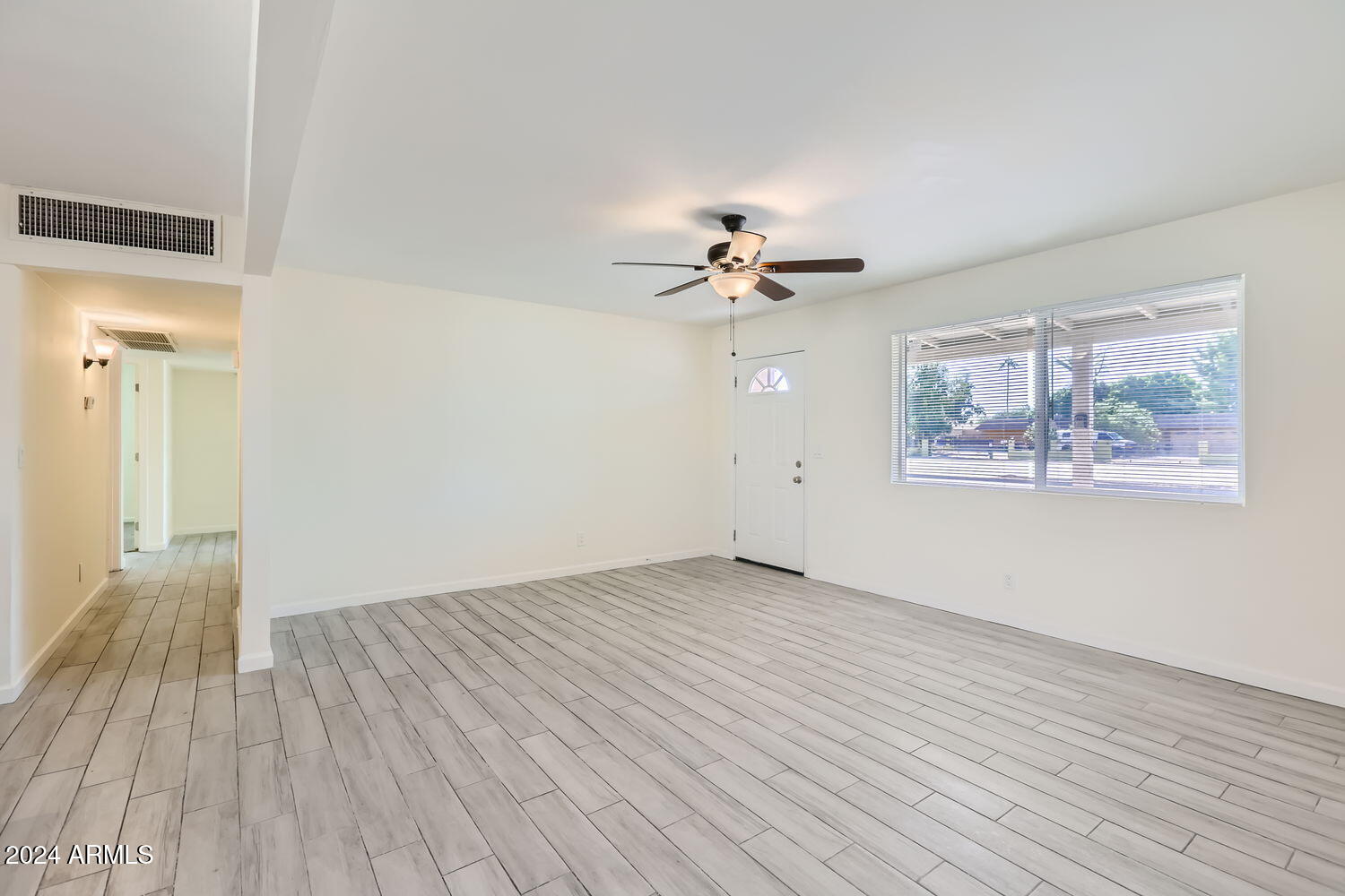 3130 West Cactus Road Phoenix, AZ 85029 - Photo 5 of 28 3130 W Cactus Rd - Web Quality - 005 - 0