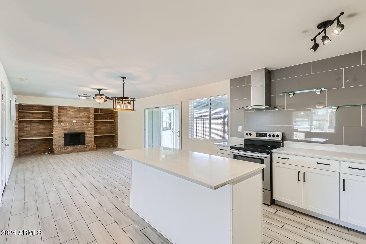 3130 West Cactus Road Phoenix, AZ 85029 - Photo 8 of 28 3130 W Cactus Rd - Web Quality - 008 - 0