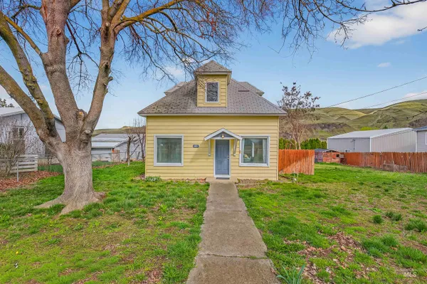 $329,000 | 815 2nd Street, Asotin, WA 99402