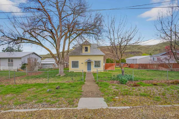 $329,000 | 815 2nd Street, Asotin, WA 99402