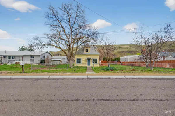 $329,000 | 815 2nd Street, Asotin, WA 99402