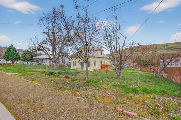 $329,000 | 815 2nd Street, Asotin, WA 99402