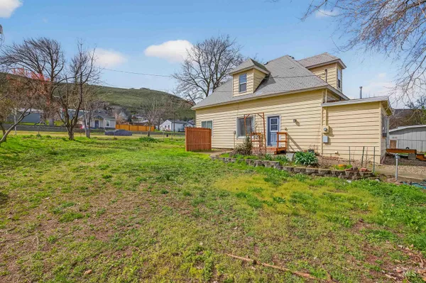 $329,000 | 815 2nd Street, Asotin, WA 99402