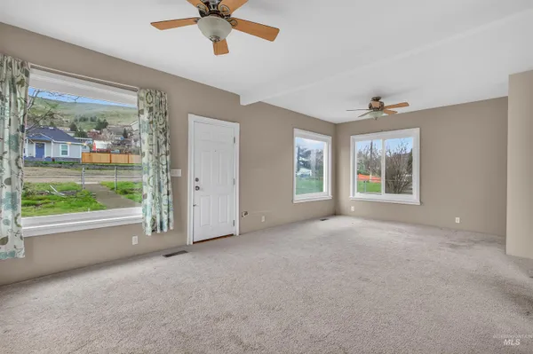 $329,000 | 815 2nd Street, Asotin, WA 99402