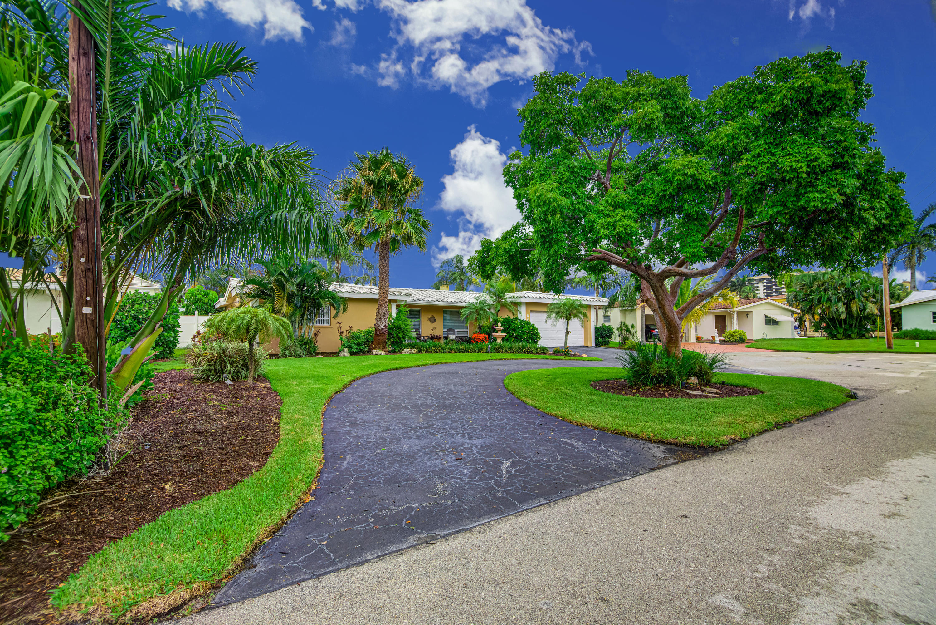 845 Northeast 72nd Street Boca Raton, FL 33487 - Photo 10 of 57 CIRCULAR DRIVEWAY