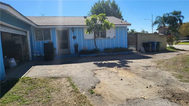 a picture of a tree in front of a building