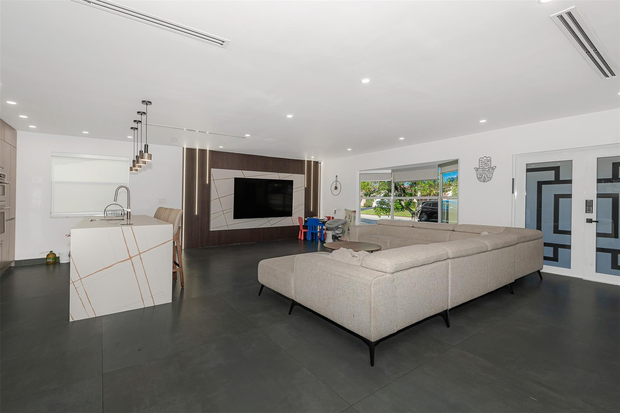 5300 Garfield Street Hollywood, FL 33021 - Photo 4 of 33 Photo 4