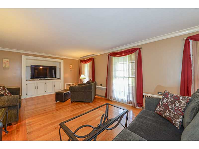 240 Pippin Orchard Road Cranston, RI 02921 - Photo 12 of 23 Den/Family/Great Room.
