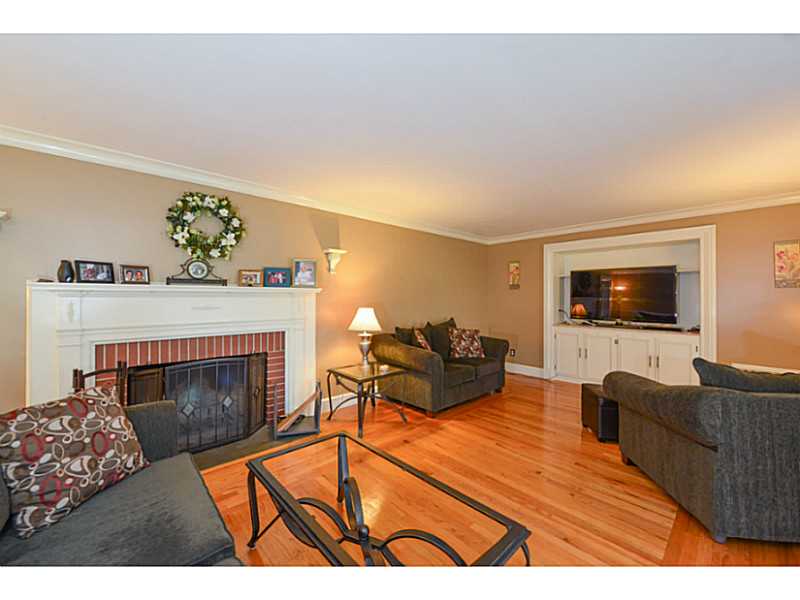 240 Pippin Orchard Road Cranston, RI 02921 - Photo 13 of 23 Den/Family/Great Room.