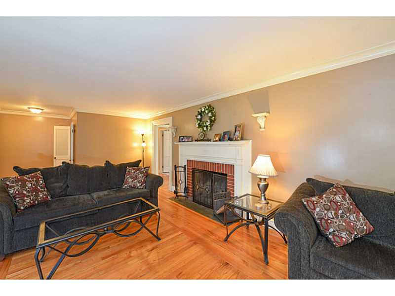 240 Pippin Orchard Road Cranston, RI 02921 - Photo 14 of 23 Den/Family/Great Room.