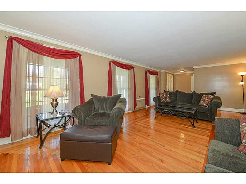 240 Pippin Orchard Road Cranston, RI 02921 - Photo 15 of 23 Den/Family/Great Room.