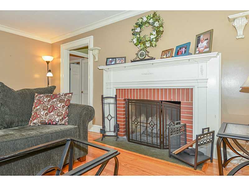240 Pippin Orchard Road Cranston, RI 02921 - Photo 16 of 23 Den/Family/Great Room.